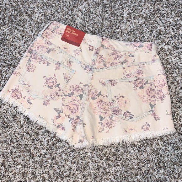 NWT Mossimo Floral High-Rise Short Shorts - Picture 3 of 5